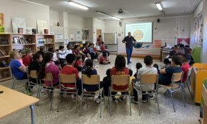 El taller «El Quadern de l'avi» porta la història local a les escoles cambrilenques