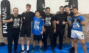 Els esportistes del Club Muay Thai i Boxa Cambrils prenen part en un torneig a Cornellà del Llobregat
