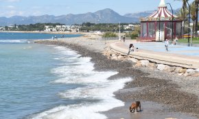 Es duen a terme els treballs d'aportacions de sorra a les platges més afectades pels temporals