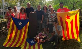 ERC fa l'ofrena floral amb motiu de la Diada al parc del Pescador