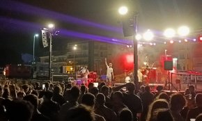La Revetlla Jove esquiva la pluja i la festa s’allarga fins la matinada