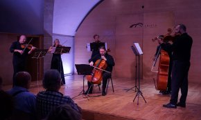 Exhibició virtuosística de l'Orquestra de Cambra de la Filharmònica de Colònia en la seva actuació a la Cripta