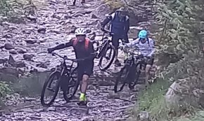 El grup de ciclisme «Els Manolos» disputa la cursa Pedals de Foc