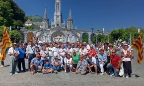 La tradicional peregrinació al Santuari de Lourdes aplega una quarantena de persones