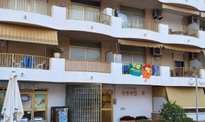 Els bombers apaguen un incendi a l'interior d'un apartament a Vilafortuny