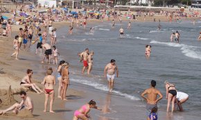 Proven a les platges de Cambrils un sistema automàtic per determinar si les condicions de bany són segures 