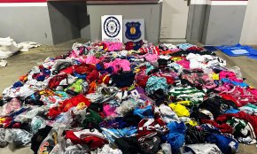 La Policia Local i els Mossos intervenen 1.600 peces de roba esportiva falsificada