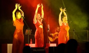 El Festival de Música i el flamenc arriben al Nou Cambrils de la mà de La Prenda Roja (Conté Galeria)