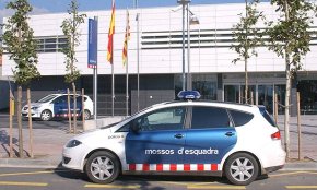 Es troba una cartera amb 1.200 euros i l’entrega a la comissaria dels Mossos a Cambrils