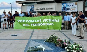 Vox ret homenatge a les víctimes dels atemptats del 17 i 18 A
