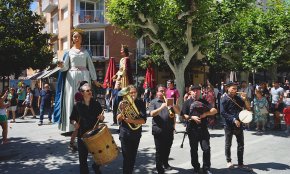 Deu anys de la Cobla Ministrers de Cambrils, l'element musical «solemne i formal» del seguici festiu