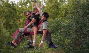 Les acrobàcies de la Companyia Tarannà fan al·lucinar els més petits