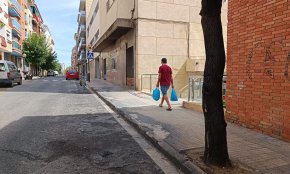 Els estralls de l'incendi al carrer de Cristòfor Colom segueixen sent ben visibles