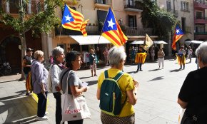 Un missatge del president Puigdemont a les Àvies i Avis de Cambrils centra la represa de les concentracions setmanals 