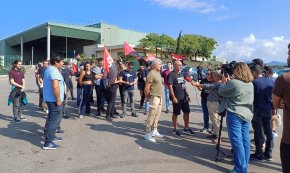 Els treballadors de Secomsa bloquegen l'accés a la planta de Botarell