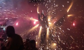La Farnaca, una de les 12 bèsties de foc que enguany ha participat al correfoc de Reus