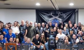 El Club de Vehicles Antics de Cambrils rep un reconeixement per part del Club Blue Iron Chapter Tarraco