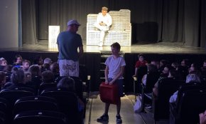 La companyia Fadunito obre el cicle de Diumenges al Teatre amb l'obra d'humor gestual «Inmòbil»