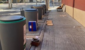 Queixes per l'estat de la neteja i la ubicació d'una bateria de contenidors al carrer de Santa Joaquima de Vedruna, a l'Eixample
