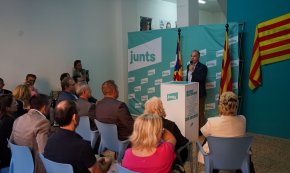 Jordi Turull inaugura el nou local de Junts per Cambrils