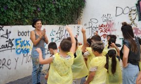 El mural de l'antiga estació comença a prendre forma