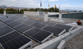 L'Ajuntament fa la primera instal·lació de plaques solars a la coberta de l'edifici consistorial