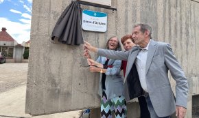S'inaugura la «Plaça Dinou d'Octubre» a l'Hospitalet de l'Infant