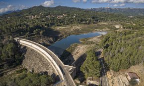 El pantà de Riudecanyes a vista de dron evidencia els estralls de la sequera