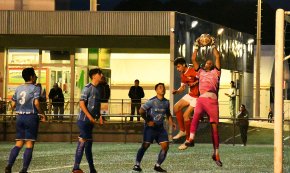 La moneda cau del costat del Cambrils Unió B en el partit contra el Mont-roig