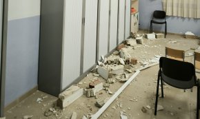 Ensurt a l'Escola de Música: cau part del sostre d'una aula durant una classe