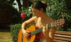 La cambrilenca Sofía Sánchez, el nou talent de la rumba-pop, llança el seu tercer senzill «¿Qué me has hecho tú?»