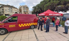 El Club Rem Cambrils recull prop de 2.000 litres d'aigua per ajudar al País Valencià