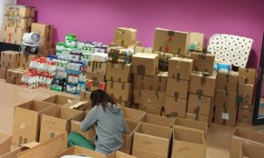 Recullen més de 10.000 quilos d'aliments i material pels afectats per la DANA al Centre Cívic de Vilafortuny