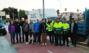 Set empreses locals participen en el trasllat del material recollit a diferents punts de Cambrils i destinat al País Valencià