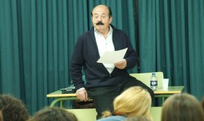 El dia que Enric Marco va fer una xerrada a l'Institut Ramon Berenguer IV, l'any 2003, sobre la seva vida «de ficció»