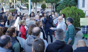 Alfredo Clúa fa acte de presència a la manifestació dels treballadors municipals: «Alcalde reacciona, això no funciona»