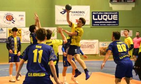 Treballada victòria del CH Cambrils a la pista de l'Aula després d'una gran remuntada