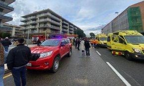 Quatre ferits lleus per inhalació de fum en l'incendi d'un pis situat al carrer del Riu Brugent, a l'Esquirol