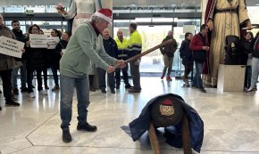 El Tió, protagonista d’una nova concentració dels treballadors municipals