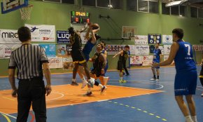 Doblet de derrotes del Cofran 95 CB Cambrils en els dos partits disputats el cap de setmana