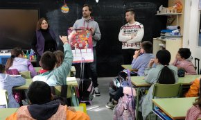 Les dones astronàutiques protagonitzen el pòster del calendari escolar cambrilenc del 2025