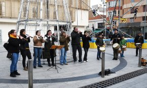 L'Aula de Sons de Cambrils regala un concert de nadales pels carrers del port