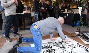Bona acollida de la primera edició del Nadal Pòsit Cambrils Market amb música, tallers i venda d'artesania