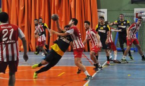 El CH Cambrils punxa en el seu primer partit de la temporada contra el Cardedeu