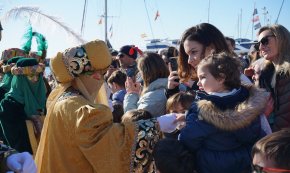 La il·lusió i la màgia desembarquen a Cambrils amb l’arribada dels Heralds de Ses Majestats els Reis d’Orient (Conté galeria)
