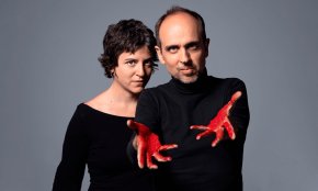 El cicle de teatre Escena Cambrils recuperarà, aquest proper diumenge, la representació de l'obra «Estimadíssims malvats»