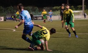 El Cambrils Unió B perd contra el Pare Manyanet en un partit marcat pel vent