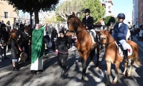 L'esmorzar popular i els Tres Tombs, actes principals de la tradicional festa de Sant Antoni