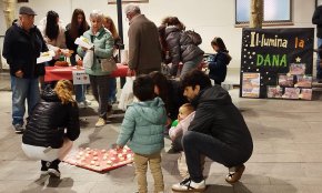 Segona encesa solidària del projecte «Il·lumina la dana» en favor de l'escola Immaculada de Paiporta