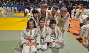 Un grup de judokes cambrilencs competeixen a la Supercopa de Catalunya benjamí i aleví amb el Club Judo Salou